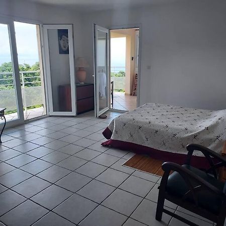 Grand Studio En Bas De Villa Avec Vue Sur Mer Au Carbet Le Carbet Buitenkant foto